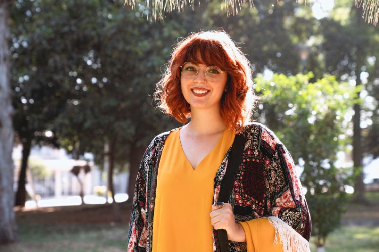 sonrisa y autoestima de una mujer